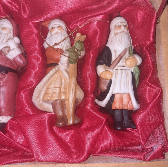 Brookstone Ornaments of Santa's past collection - Picture 8 of 16